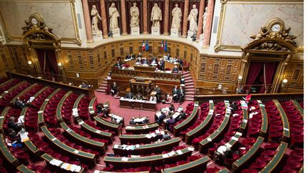 &nbsp; (Les sénateurs ont également rejeté la mise en place des "paquets neutres" de cigarettes © MaxPPP)