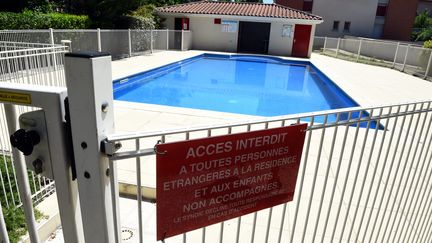 Une piscine priv&eacute;e, &agrave; Toulouse, qui fait l'objet d'intrusions r&eacute;guli&egrave;res et dans laquelle un r&eacute;sident a &eacute;t&eacute; agress&eacute;, le 24 juin 2015.&nbsp; (  MAXPPP)