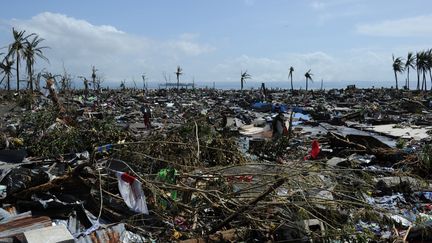 La zone c&ocirc;ti&egrave;re de Tacloban (Philippines), le 10 novembre 2013. (TED ALJIBE / AFP)