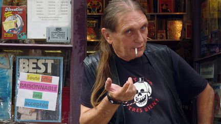 Serge Boissat devant sa boutique Boul'Dingue à Lyon
 (Jean-François Lixon)