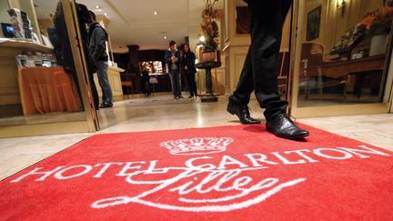 Le hall de l'h&ocirc;tel Carlton de Lille (Nord), le 17 octobre 2011. (PHILIPPE HUGUEN / AFP)