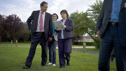 Après avoir visité une ferme expérimentale Martine Aubry se rend  au "Forum des Idées", le 14 juin 2010. (AFP -Jeff Pachoud)