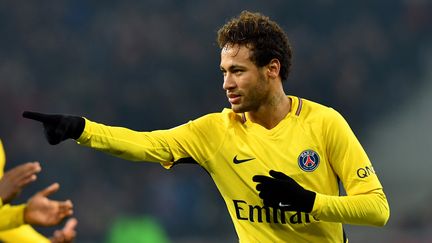 L'attaquant du PSG Neymar célèbre un but face à Lille, le 3 février 2018. (DENIS CHARLET / AFP)