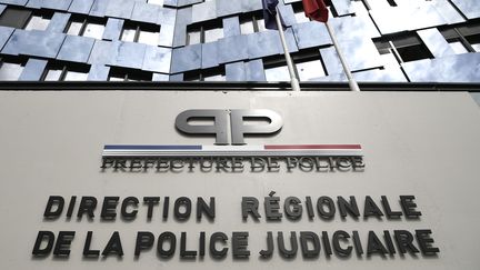 Le quartier général de la direction régionale de la police judiciaire, le 20 juillet 2018, à Paris.&nbsp; (ERIC FEFERBERG / AFP)