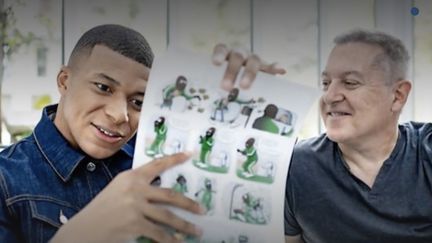 Sur un terrain comme sur une scène de spectacle, Kylian Mbappe rassemble les foules. La semaine dernière, l'attaquant du Paris Saint-Germain a invité deux mille enfants pour présenter sa bande dessinée, à la Philharmonie de Paris.