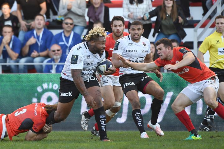 Le 15 octobre dernier, Mathieu Bastareaud (en blanc) et Toulon s'étaient inclinés à domicile face aux Saracens (23-31).