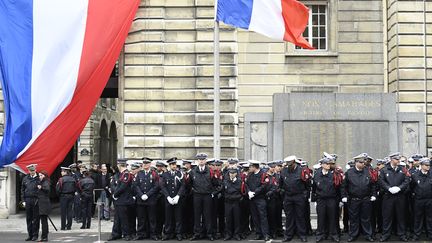 Cérémonie de l’hommage national au policier tué sur les Champs-Elysées. (BERTRAND GUAY / AFP)