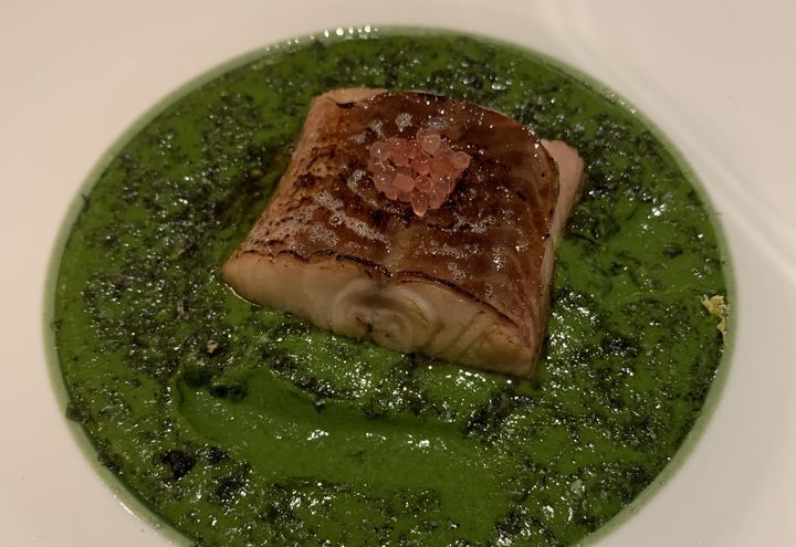 L'un des plats fétiches de Mallory Gabsi, l'anguille au vert, un classique de la cuisine belge. (BERNARD THOMASSON / FRANCEINFO)