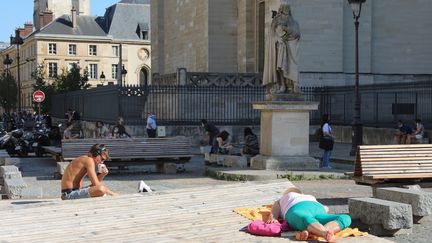 A Paris, le thermomètre a atteint les 35 degrés lundi 14 septembre. (AURELIE LADET / MAXPPP)