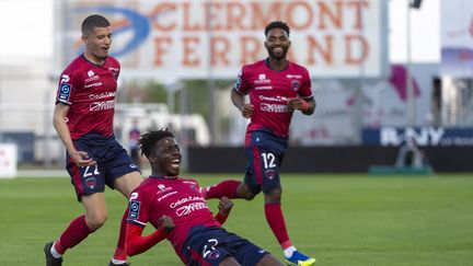 L'ailier clermontois Mohamed Bayo célébrant son but lors du match de Clermont face à Sochaux le 8 mai dernier.&nbsp; (THIERRY ZOCCOLAN / AFP)