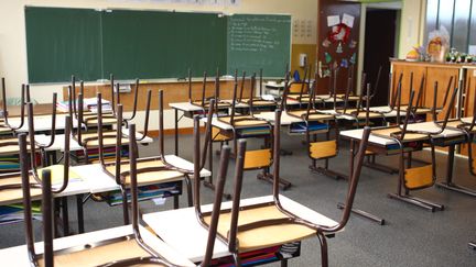 Une salle de classe de CM1 vide. Photo d'illustration. (VINCENT VOEGTLIN / MAXPPP)