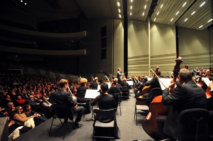 The Ural Philharmonic Orchestra dirigé par Dimitry Liss
 (FRANK PERRY / AFP)