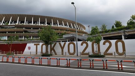 Le stade national à Tokyo (Japon), le 17 juin 2021.&nbsp; (STANISLAV KOGIKU / APA-PICTUREDESK / AFP)