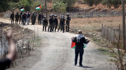 Des Palestiniens et des forces israéliennes à Nablus, en Cisjordanie occupée, le 15 septembre 2023. (ISSAM RIMAWI / ANADOLU AGENCY / AFP)