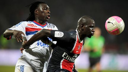 Lyon et le PSG ont fait match nul 4 partout lors de la 25e journ&eacute;e de Ligue 1. (PHILIPPE DESMAZES / AFP)