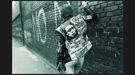 &quot;Pierre Terrasson est un vieux pote, plus connu pour ses photos de Bashung. On est en 1983, donc c’est un survivant punk. Je voulais montrer ça aussi. Et le fait qu’au-delà des stars, il y avait le public.&quot;
 (Pierre Terrasson)