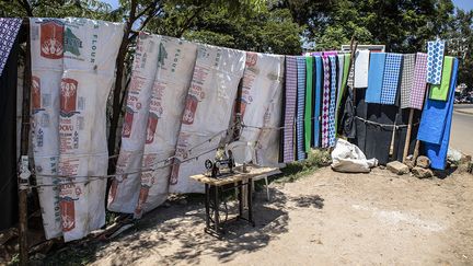 Le Kenya n’est actuellement pas capable d’absorber ces millions de tonnes de déchets américains. Selon l’ONG Greenpeace, il n’a absolument aucune capacité de recyclage et encore moins de stockage pour des millions de tonnes de déchets. "De plus, seuls 7% de ces déchets peuvent être recyclés. Le reste terminera dans les décharges. C’est une menace énorme pour la vie marine, les rivières, les sols, sans parler des fumées toxiques qui s’en dégageront" affirme Frederick Njehu, responsable de Greenpeace Afrique à Nairobi, sur Radio France.&nbsp; &nbsp; (DONWILSON ODHIAMBO / SOPA IMAGES / SIPA)