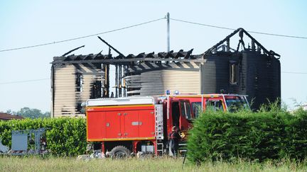 Trois enfants d'une m&ecirc;me famille sont morts dans l'incendie de leur maison &agrave; Saint-Just (Ain), dans la nuit du 14 au 15 juillet 2014. (MAXPPP)