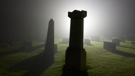 Stallard a expliqu&eacute; au juge qu'apr&egrave;s avoir bu quelques verres, lui et ses amis avaient d&eacute;cid&eacute; de se rendre au cimeti&egrave;re Kingston de Portsmouth pour y jouer au football. (JOHNER IMAGES / JOHNER RF / GETTY IMAGES)