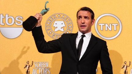 Jean Dujardin reçoit le prix du meilleur acteur de la Screen Actors Guild (29 janvier 2012)
 (Frederic J. Brown / AFP)