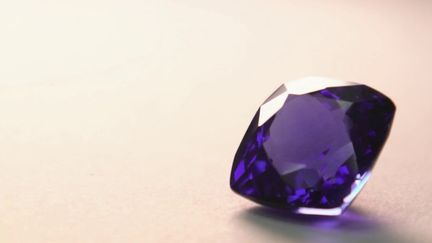 Pierre précieuse : bleue, la tanzanite est 1 000 fois plus rare que les diamants