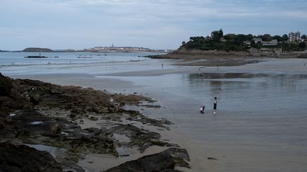 Le littoral de Dinard (Ille-et-Vilaine), le 25 septembre 2021. (MARTIN BERTRAND / HANS LUCAS / AFP)