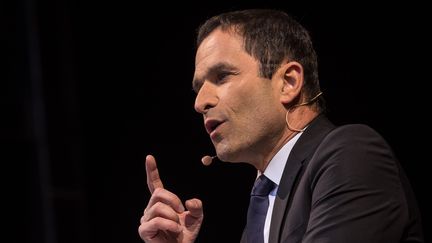 Le candidat socialiste Benoît Hamon le 19 avril 2017 lors d'un meeting place de la République à Paris. (JULIEN MATTIA / AFP)