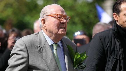 Jean-Marie Le Pen lors de la cérémonie d'hommage à Jeanne d'Arc à Paris, le 22 mars 2018. (MICHEL STOUPAK / NURPHOTO)