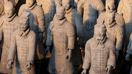 Des soldats de l'armée de terre cuite de Xian
 (LUDOVIC MARIN / POOL / AFP)