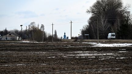 Le village de Novyi Ropsk, dans la région de Briansk (Russie), à un km de la frontière avec l'Ukraine, le 3 mars 2023. (KIRILL KUDRYAVTSEV / AFP)