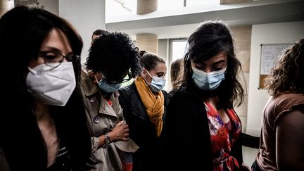 Valérie Bacot (au centre) lors de son procès, le 25 juin 2021, à Chalon-sur-Saône. (JEFF PACHOUD / AFP)