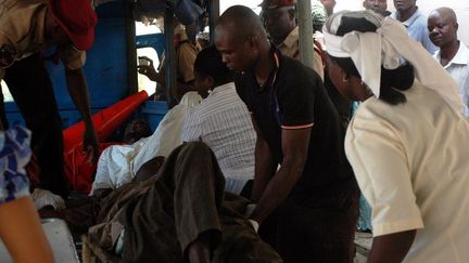 Prise en charge de victimes apr&egrave;s un attentat contre une &eacute;glise &agrave; Kaduna (Nigeria), le 17 juin 2012. (AFP)