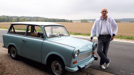 Frédéric Juan est à l'origine de ce premier rassemblement international de Trabant en France. (BENJAMIN MATHIEU / FRANCEINFO)