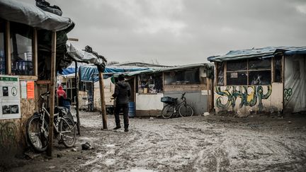 L'entrée principale de la "jungle" de Calais, le 20 février 2016. (JULIEN PITINOME / NURPHOTO / AFP)