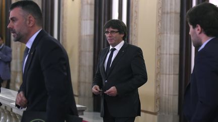 Le président de la Catalogne, Carles Puigdemont, le 26 octobre 2017, après une session du Parlement catalan. (JOSEP LAGO / AFP)