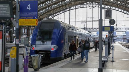 Sur un quai de la gare de Lille (Nord), le 8 janvier 2020. (THIERRY THOREL / NURPHOTO / AFP)