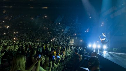 Le chanteur canadien Shawn Mendes en concert à Vienne&nbsp;(Autriche), le 4 mai 2017. (MARTIN STEIGER / APA-PICTUREDESK / AFP)