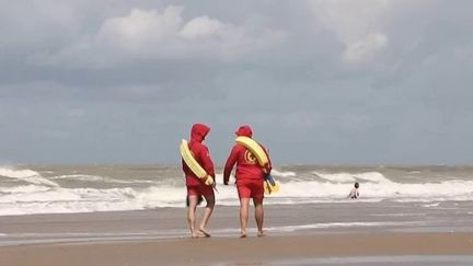 Vacances d'été : un premier jour marqué par le mauvais temps (France 2)