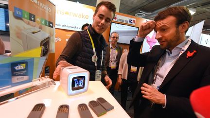 Emmanuel Macron au Consumer electronic show de Las Vegas, le 7 janvier 2016. (ROBYN BECK / AFP)