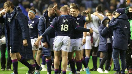 Après son succès à Twickenham il y a un an, le XV du Chardon remet ça à domicile et inflige une défaite 20-17 à l'Angleterre. Malgré un gros match du jeune ouvreur Marcus Smith, les Anglais ont été surpassés par la fougue écossaise.