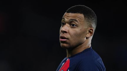 Kylian Mbappé sous les couleurs du PSG en Ligue 1 face à Metz, le 20 décembre 2023, au Parc des Princes. (IBRAHIM EZZAT / AFP)