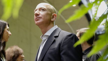 Jeff Bezos, patron d'Amazon, le 29 janvier 2018, au siège de sa société à Seattle (Etats-Unis). (JASON REDMOND / AFP)