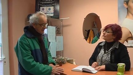 Sauver le commerce de proximité en milieu rural est un défi pour bon nombre de communes. Voici une initiative originale, dans l'Aisne, où une mairie a trouvé une solution pour conserver son salon de coiffure.