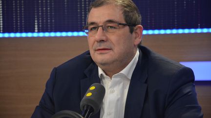 Pascal Cherki : "Valls a tous les défauts de "Hollande sans aucune de ses qualités"