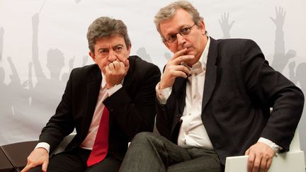 Le copr&eacute;sident du Parti de gauche, Jean-Luc M&eacute;lenchon, et le secr&eacute;taire national du Parti communiste, Pierre Laurent, lors d'une conf&eacute;rence de presse &agrave; Besan&ccedil;on (Doubs), le 24 janvier 2012. (REVELLI-BEAUMONT / SIPA)