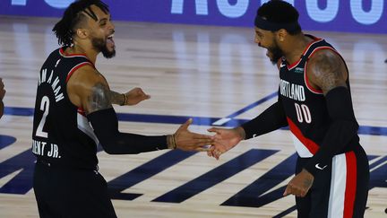 La joie des joueurs des Portland Trail Blazers Gary Trent Jr et Carmelo Anthony (KEVIN C. COX / GETTY IMAGES NORTH AMERICA)