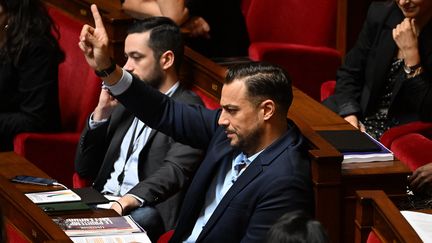 Sébastien Delogu, député (LFI-Nupes), lors d'une séance de questions au gouvernement à l'Assemblée nationale, en octobre 2022. (EMMANUEL DUNAND / AFP)