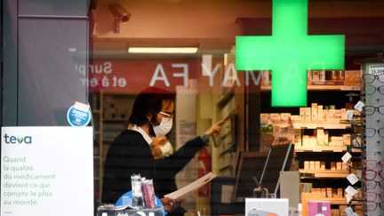 Les pharmacies de la presqu'île de Quiberon expérimentent depuis un an la prise en charge à l'officine de ce qu'on pourrait qualifier de "bobologie". Photo d'illustration. (FRANCK FIFE / AFP)