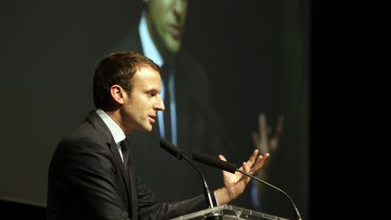 Pour certains sarkozistes, Emmanuel Macron, ici le 27 septembre à Besançon,&nbsp;servirait à aspirer les voix d’Alain Juppé (/NCY / MAXPPP)