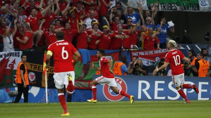 Le Gallois Neil Taylor fête son but contre la Russie lors d'un match de l'Euro 2016, le 20 juin 2016 à Toulouse. (SERGIO PEREZ / REUTERS)